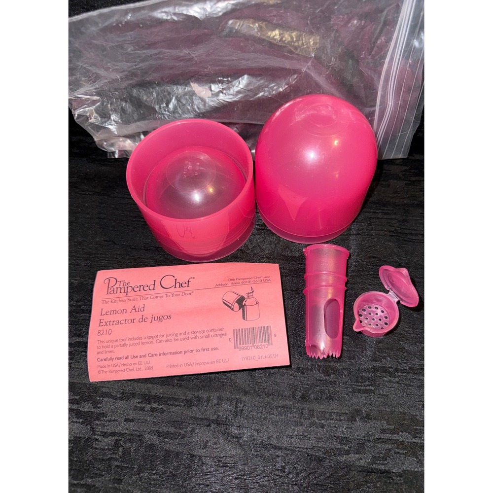 New discontinued Pampered Chef Lemon Aid Juicer Extractor 8210 Pink With Manual